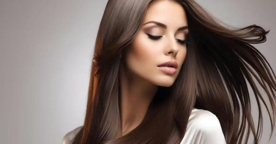 Fios lisos com chapinha: Essa linha de nutrição restaurou meu cabelo