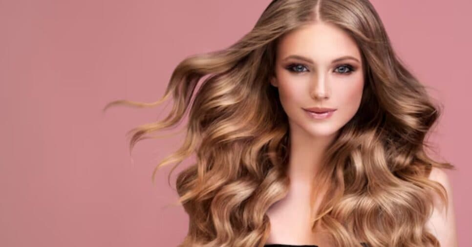 5 dicas práticas para reduzir o frizz e pontas duplas do cabelo
