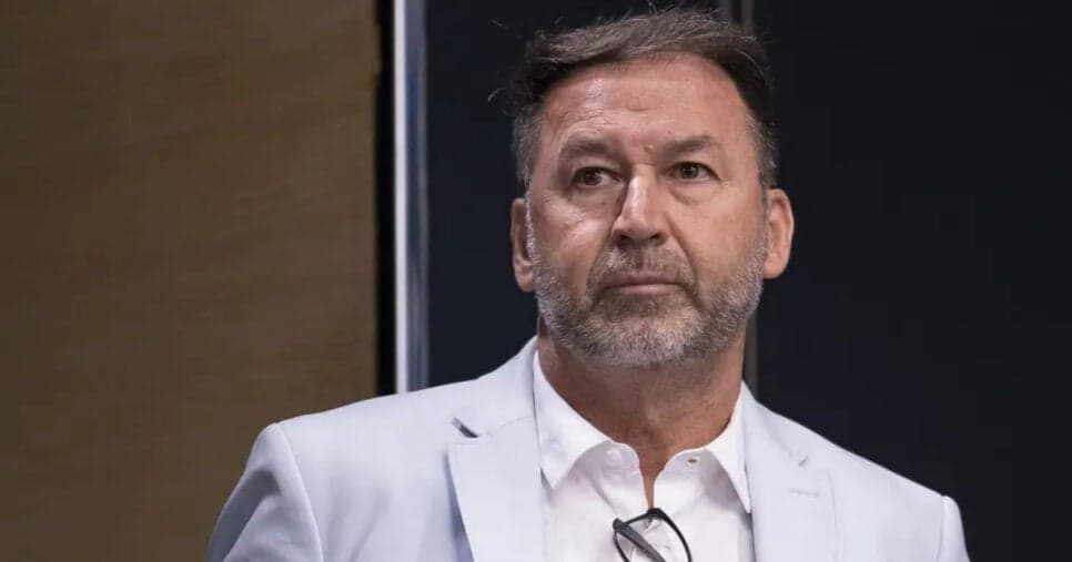 Dorival Jr ciente: Augusto Melo assina com camisa 10 e confirma +1 reforço no Corinthians