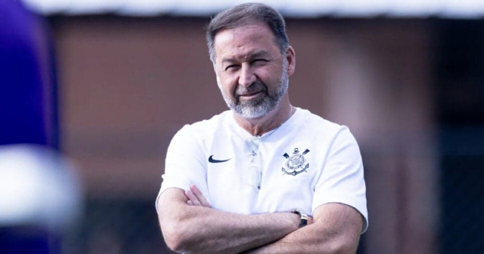 Augusto Melo se arma para assinar com reforço de R$1 BI pra salvar Dorival no Corinthians