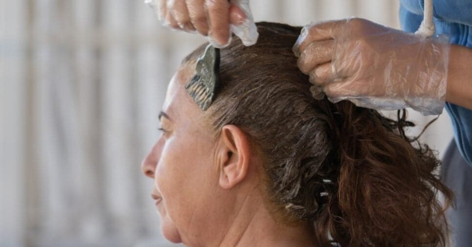 Falência dos salões de beleza: Receita com limão e +4 ingredientes traz FIM do cabelo branco