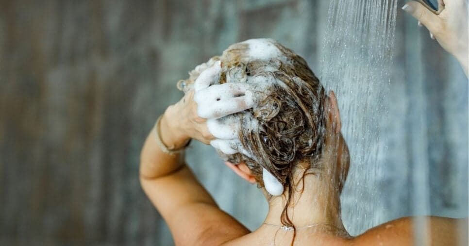 Veja os cuidados essenciais para manter o cabelo saudável e hidratado