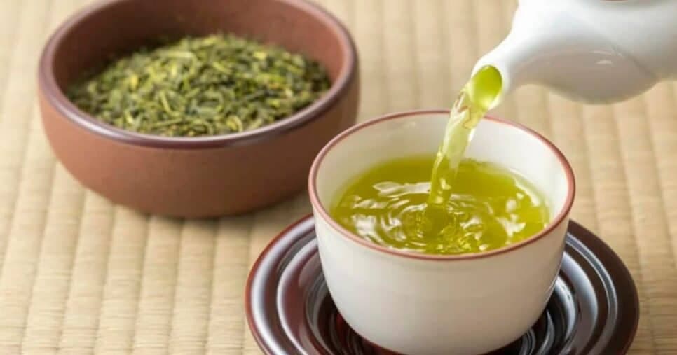 Chá anti-inflamatório acaba com gases e reduz a gordura da barriga