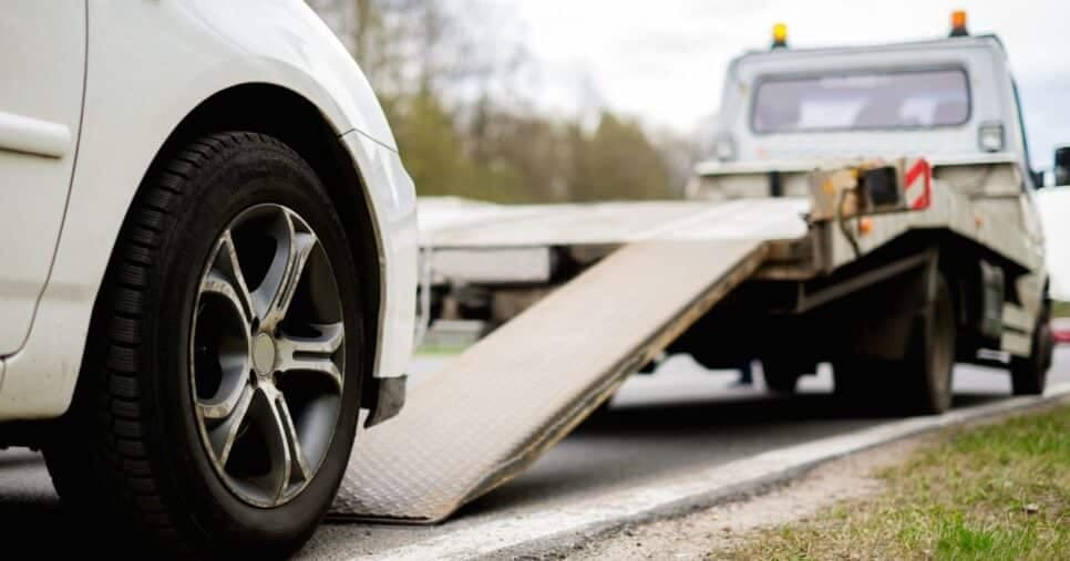 Veja 4 lugares comuns que são proibidos estacionar e que arrancam sua CNH