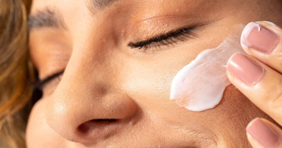 Tchau, rugas: Creme caseiro com 2 ingredientes populares renova a pele e rejuvenesce as 60+ em 15 anos