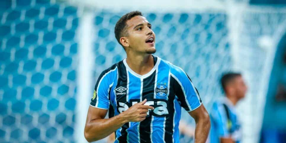 Gustavo Martins é o zagueiro do Grêmio (Reprodução: Lucas Uebel)