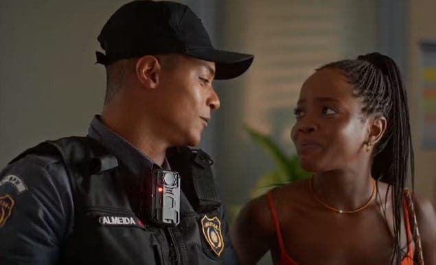 Marlon e Leona celebram final feliz em Dona de Mim (Foto: Reprodução / Globo)