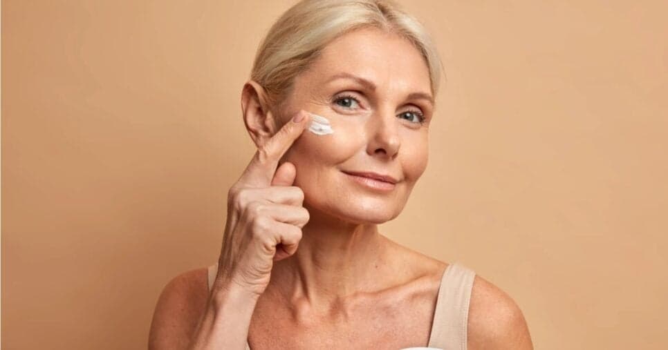 Rejuvenesça 20 anos: 3 passos para cuidar da pele durante a menopausa