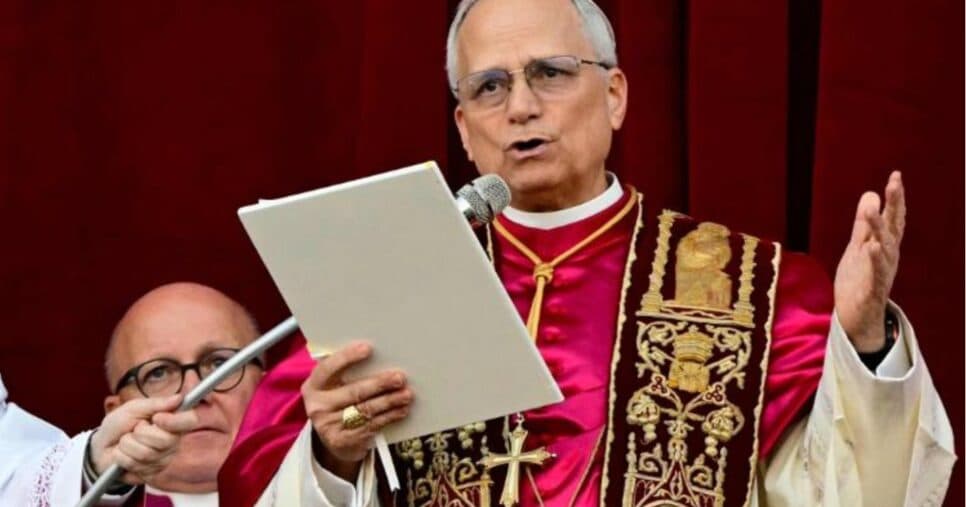 Famosa revela que mãe teve romance com novo Papa e web fica chocada com detalhes