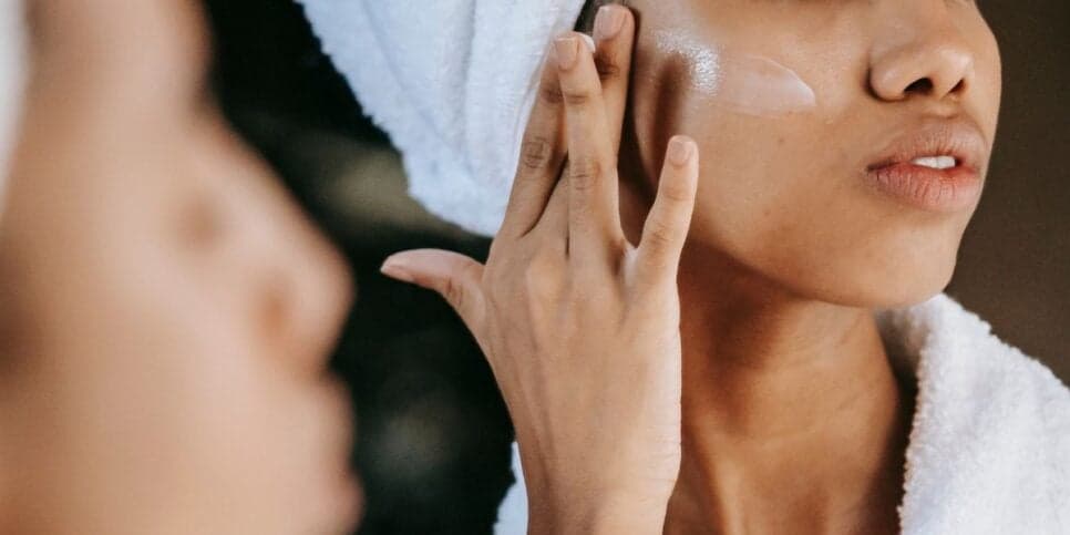 Carinha de 20: Receita caseira com 2 ingredientes naturais garante pele de porcelana às 50+