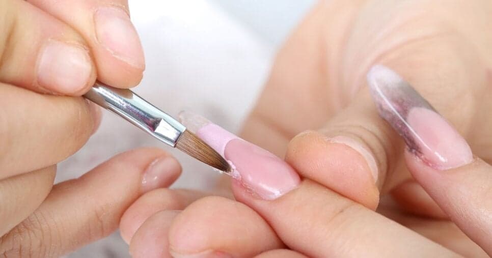 Unhas gigantes: 3 melhores bases fortalecedoras por até R$ 8