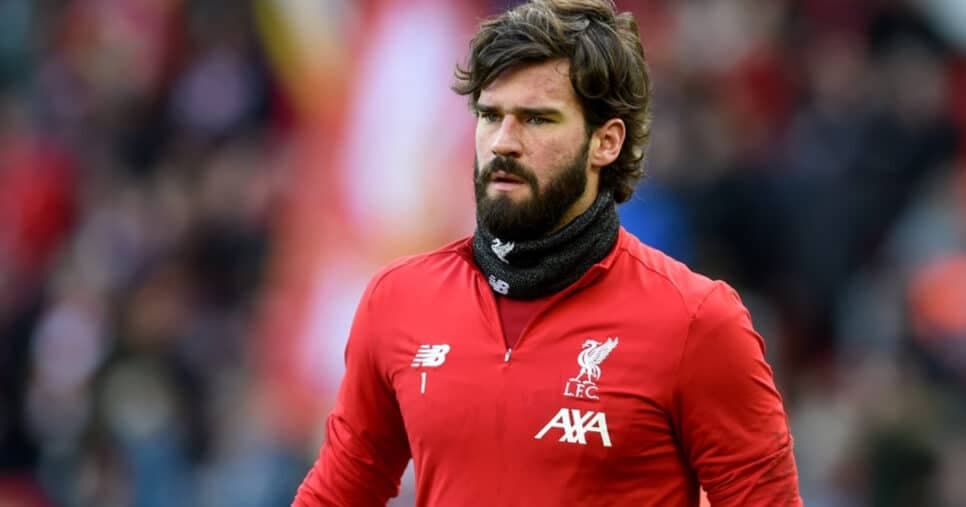 Salário de R$59M: Alisson é confirmado para vestir vermelho em 2025