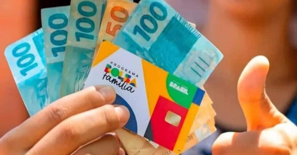 Beneficiários do Bolsa Família garantem saque de quase R$ 1 mil hoje (25) junto com extra em junho