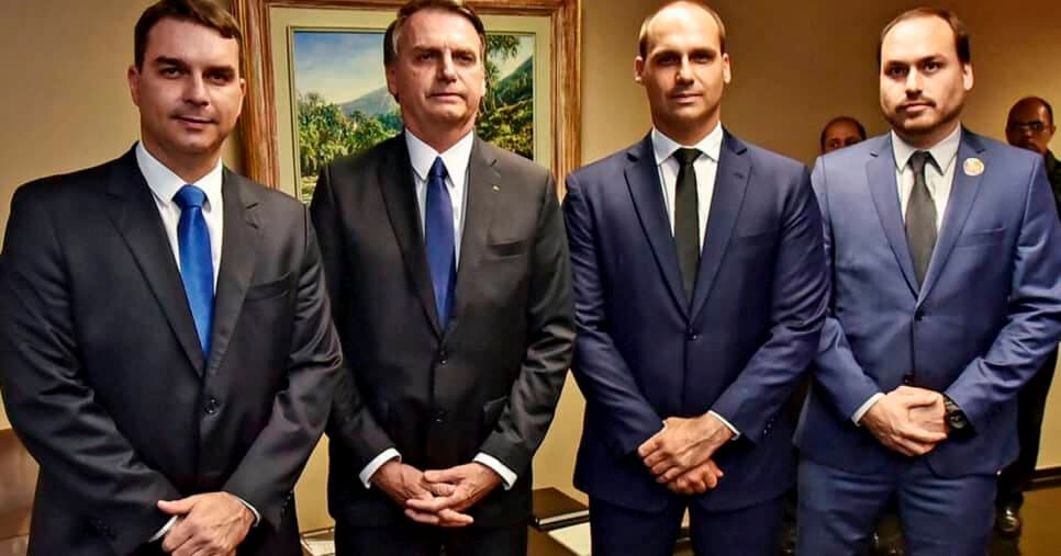Filho de Bolsonaro é desmascarado por jornal que aponta farsa em exílio: "Luxo, Disney e passeios"