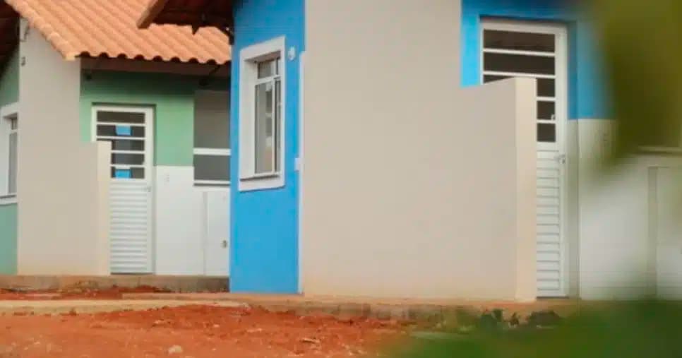 Casas populares (Foto: Reprodução) Casas populares (Foto: Reprodução)