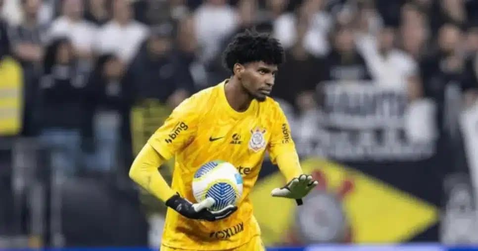 Hugo Souza decide sobre adeus no Corinthians para jogar na Itália