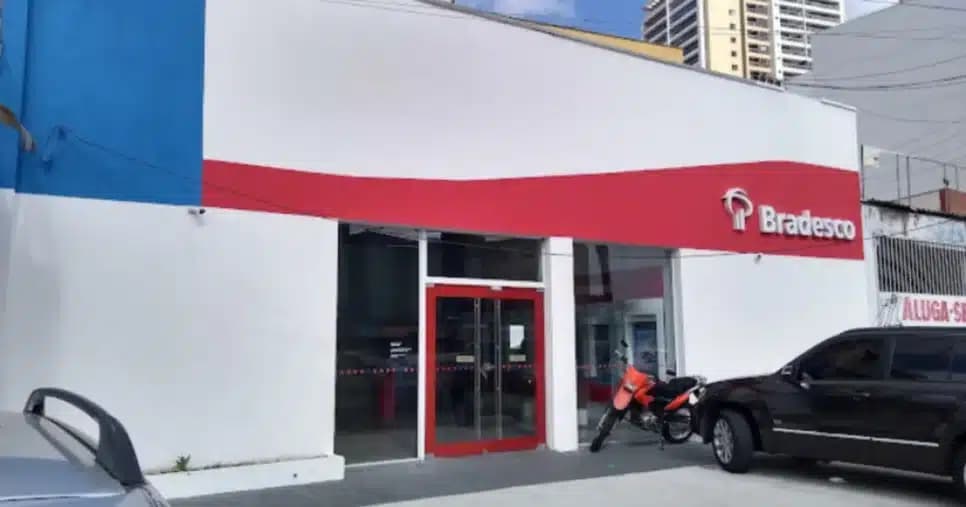 Fachada de agência do Bradesco