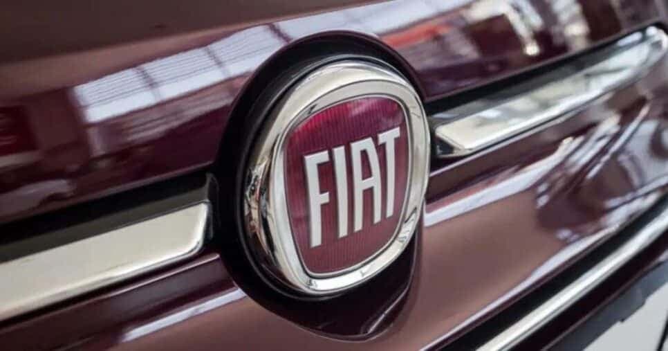Fiat Idea e mais: 3 carros por menos de R$30 mil e isentos de IPVA para comprar em 2026