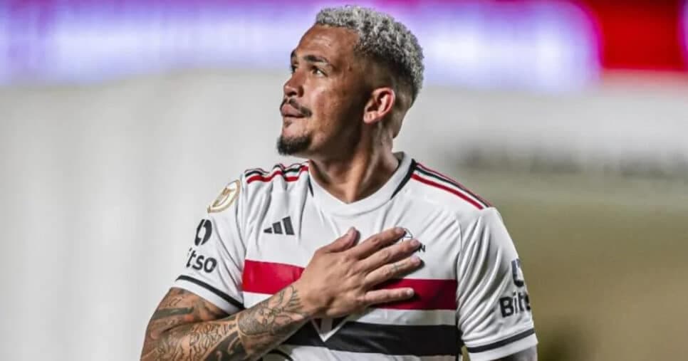 R$ 25M e dupla de Luciano: Atacante tem retorno triunfal ao São Paulo anunciado e salvará Crespo