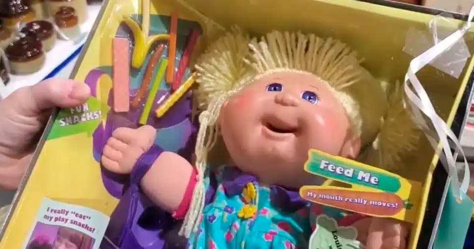 Snacktime Cabbage Patch Doll (Foto: Reprodução) Snacktime Cabbage Patch Doll (Foto: Reprodução)