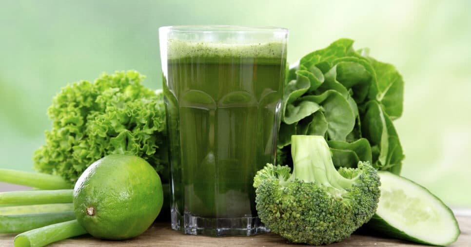 Suco verde antioxidante com 6 ingredientes emagrece e limpa o intestino