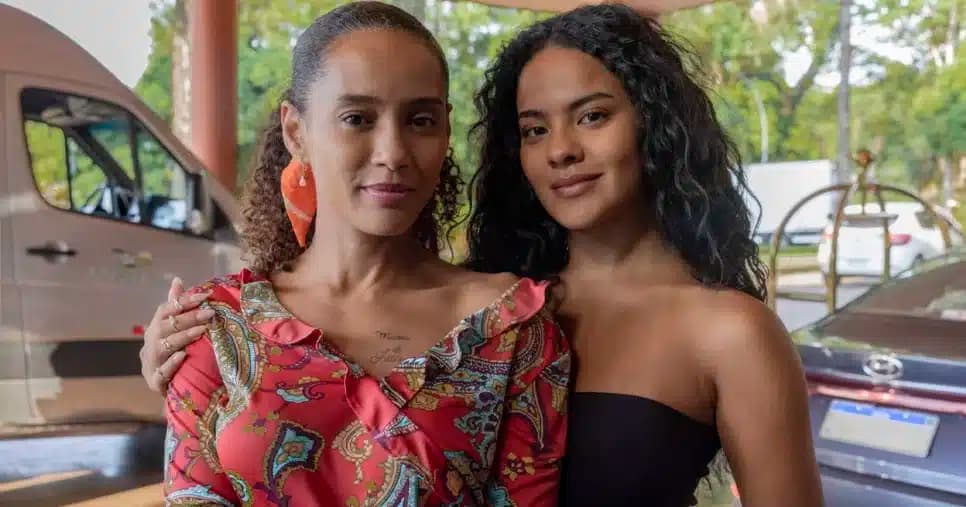 Postura de Tais Araújo versus Bella Campos com público na frente da Globo é exposta: “Arrogante”