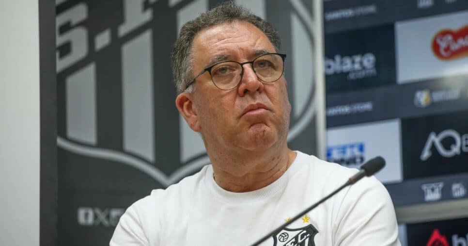 "Definitivamente": Barcelona bate martelo sobre chapéu no Santos por craque nº1 de Teixeira em 2025