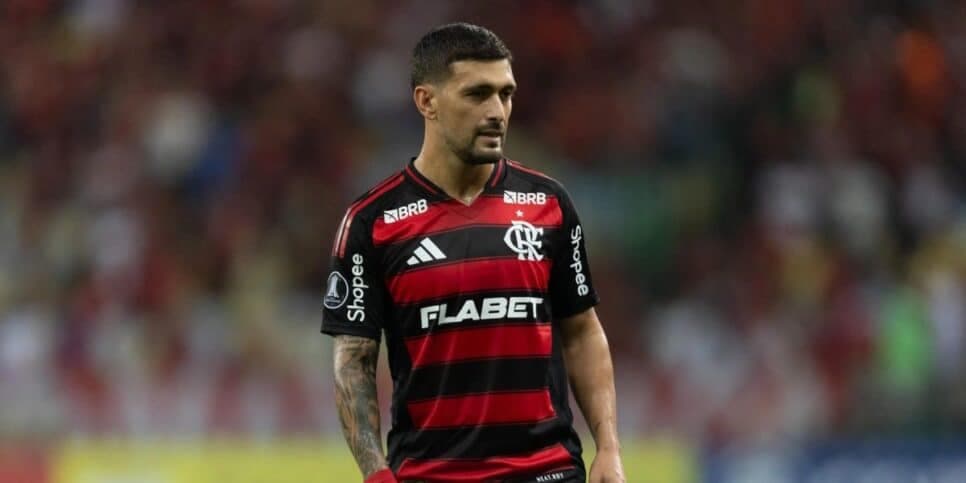 Arrascaeta realizou um controle de carga (Reprodução: Matheus Sanches)