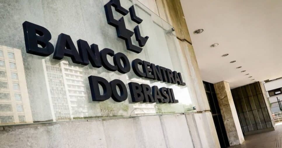 Adeus, débito: Banco Central informa substituto número 1 a brasileiros hoje