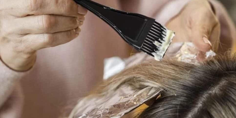 Fim do cabelo branco e grisalho com tinta caseira e natural (Reprodução: Internet)