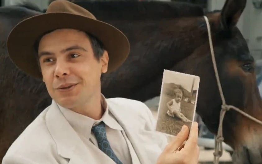 Candinho (Sergio Guizé) em Êta Mundo Melhor (Foto: Reprodução / Globo)
