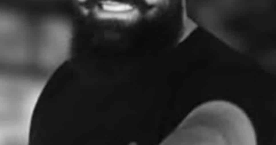 Morte de cantor famoso aos 42 anos é confirmada após passar mal durante show: “Com pesar”