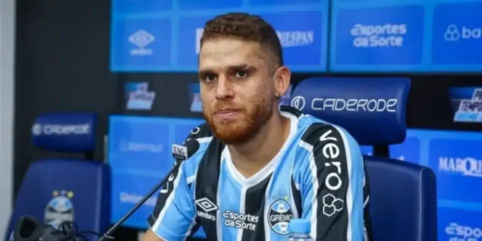 Mano Menezes em alerta: Cuéllar tem saída aprovada do Grêmio ainda em 2025