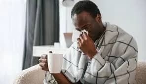 Tempos mais frios tendem a aumentar as chances de resfriados causados por infecções (Foto Reprodução/Internet)
