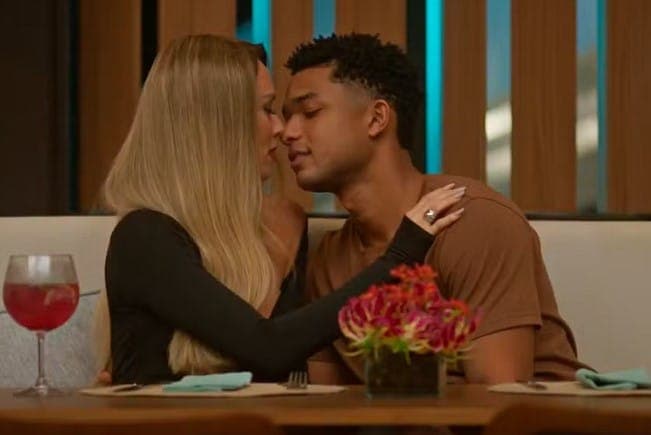 Mirna e Samuel em Dona de Mim (Foto: Reprodução / Globo)

