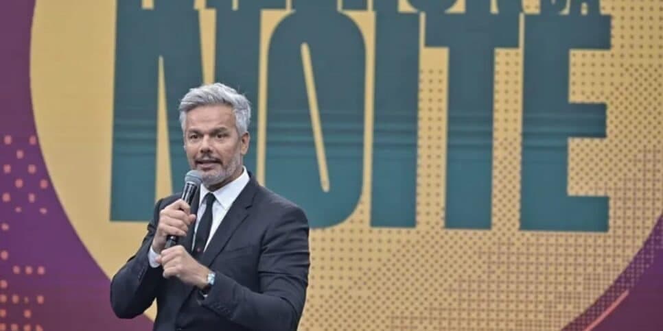 Agora: Otaviano Costa é obrigado a sair do ar, Band convoca substituto e já descobrimos o porquê