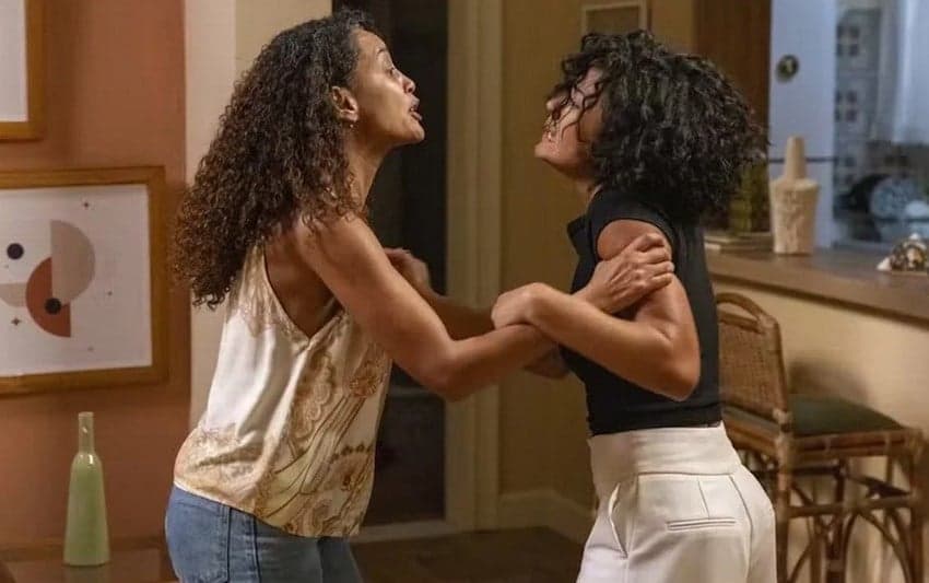 Raquel (Taís Araujo) e Fátima (Bella Campos) em Vale Tudo (Foto: Reprodução / Globo)
