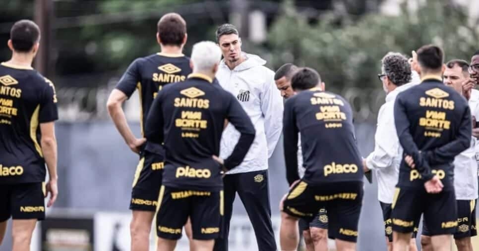 É oficial: Santos assina com novo craque até 2028 pra fazer trio com Neymar e Tiquinho