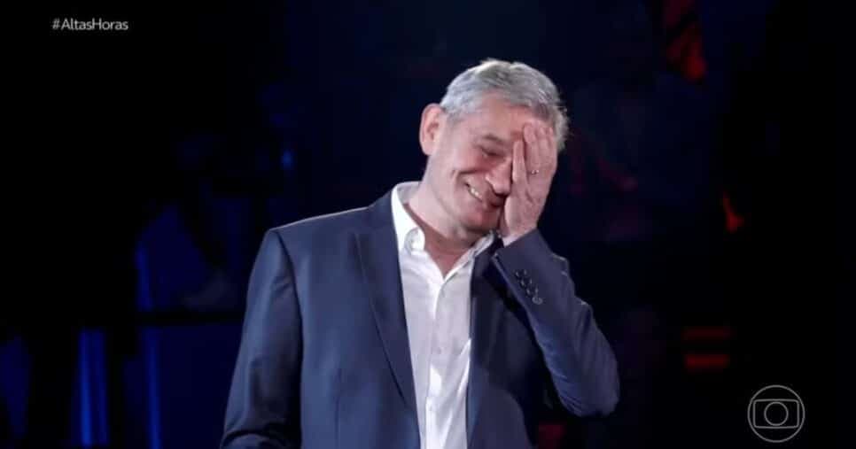 Serginho Groisman perde o chão com situação no Altas Horas e cai no choro na Globo