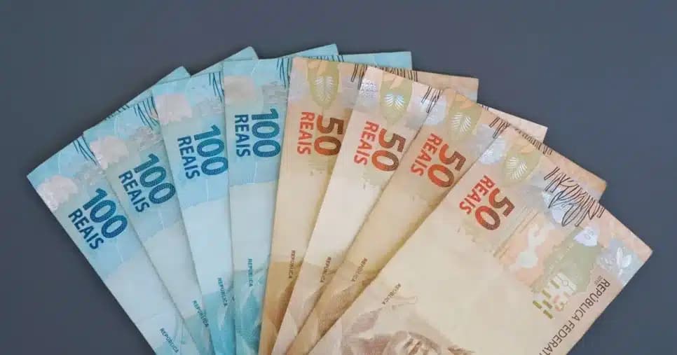 Essa cidade brasileira está usando nova moeda no lugar do Real e salvando o bolso de moradores