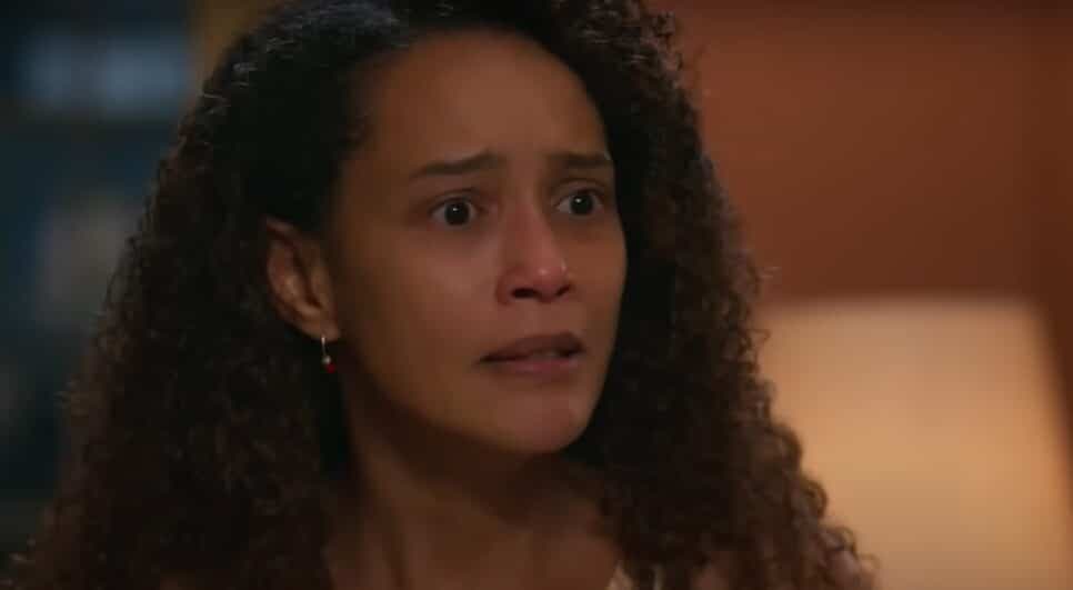 Raquel pede perdão e ouve o que não quer do seu ex na trama das 21h (Foto: Reprodução/ Globo)