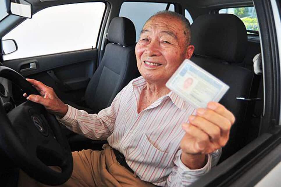 CNH muda para motoristas 50+: exame e prazos apertam
