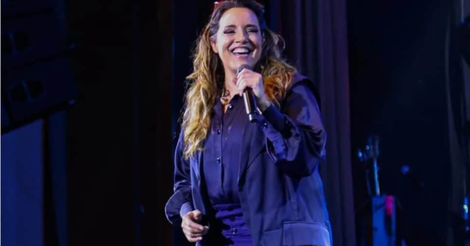 Ana Carolina paralisa show às pressas e detona equipe ao vivo: "Não posso deixar pra lá"