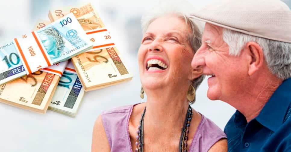 PIX extra aos aposentados: Lista de idosos recebem R$ 2.800 além do salário ainda em julho