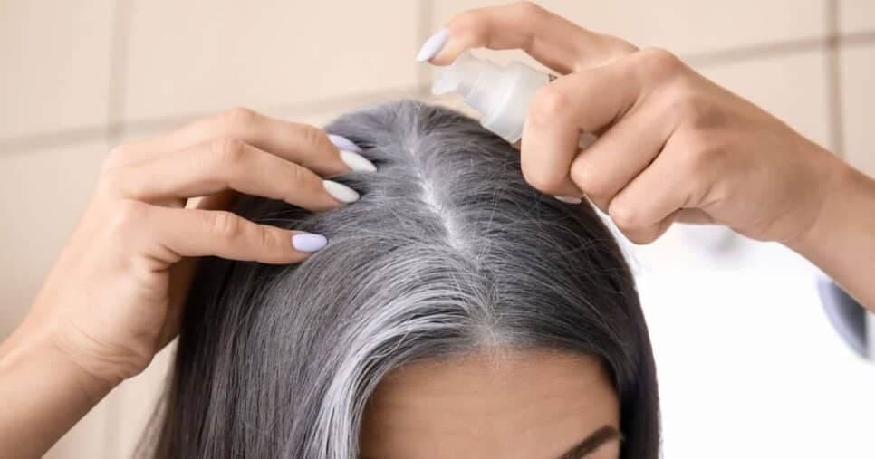 Esse óleo acaba com o cabelo branco e renova a cor em minutos sem amônia