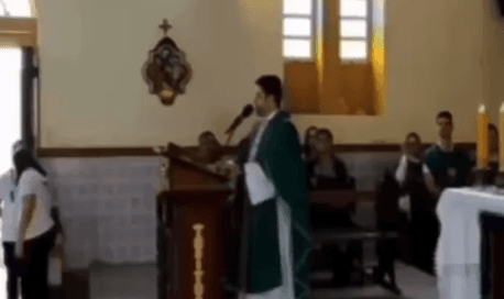 Padre é acusado de intolerância religiosa - Foto Instagram
