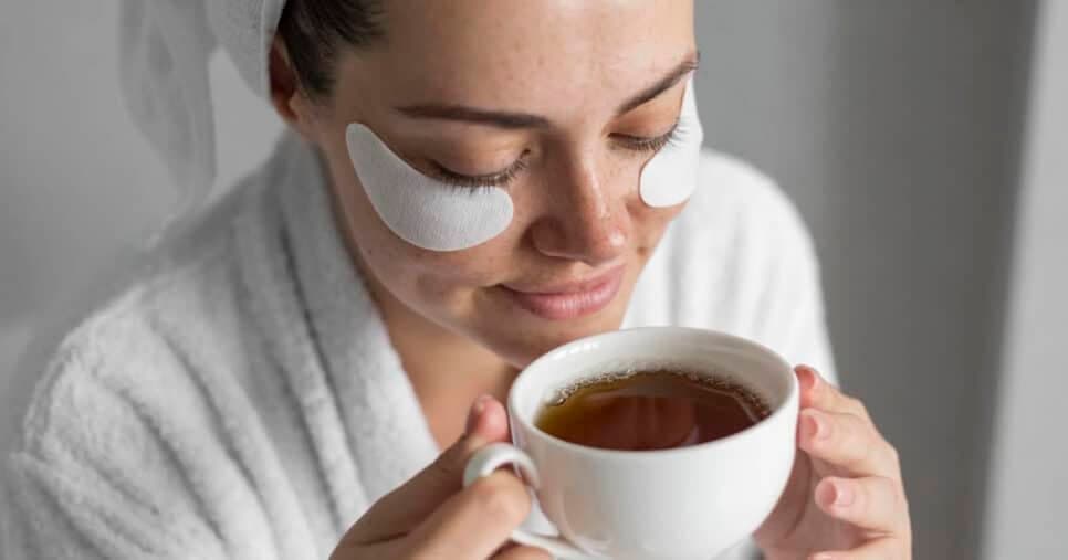 Pele de bebê em 7 dias? Chá natural poderoso transforma a pele em poucos dias