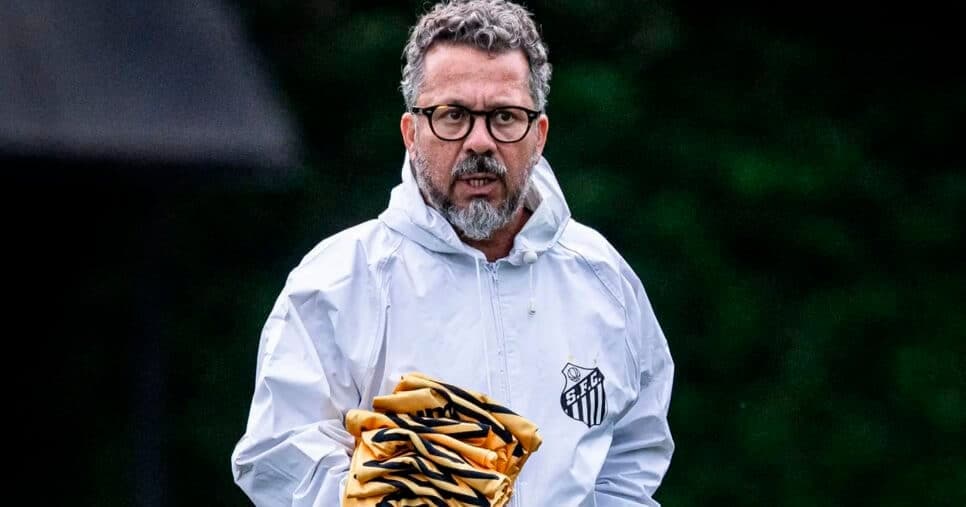 Cléber Xavier bate martelo e crava sobre demissão imediata no Santos