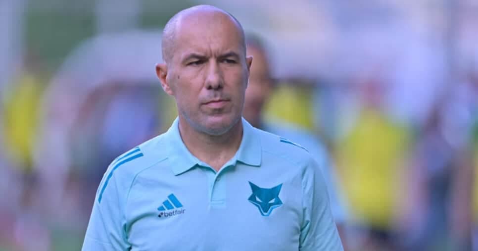 R$ 63M e para ser xerife da zaga: Leonardo Jardim exige e Cruzeiro põe um ponto final em negociação