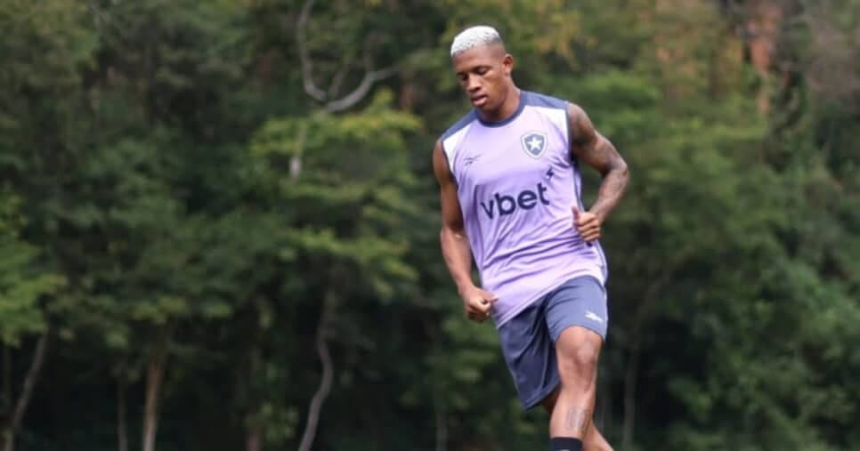 R$ 308M: Além de Danilo, Botafogo se prepara com mais 3 contratações milionárias para 2025